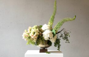 White hydrangeas with blushing bride protea and eremurus